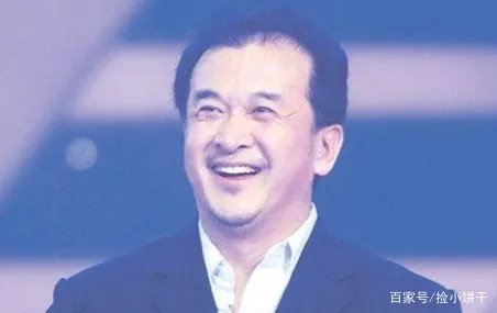 黄宏上午被免职，下午就被带走，如今多年过去了他过得怎么样？