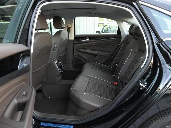 帕萨特2019款报价及图片