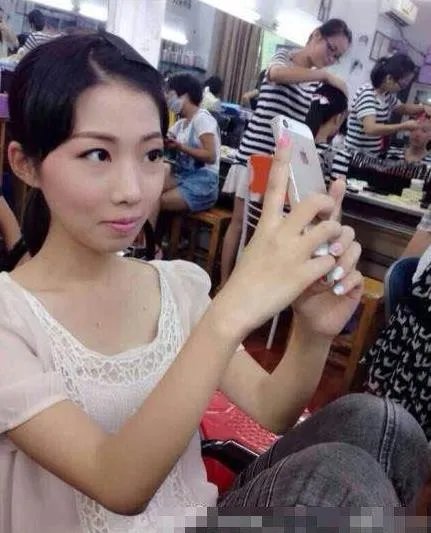 娄璐宁与黑车司机遇难经过：21岁女孩娄璐宁生前照