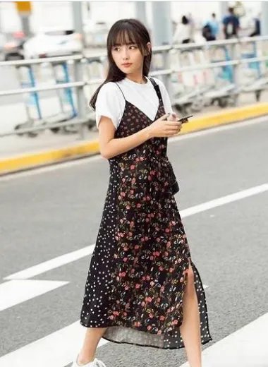 吊带裙怎么搭配