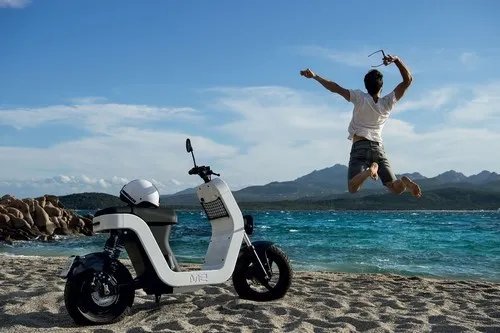 浪漫优雅：感受下来自意大利的ME scooter电动车