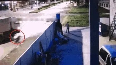 15岁少年飙车意外身亡，过路司机判责51万，你怎么看？