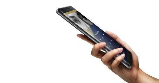 手机上哪个软件会自己偷偷打开摄像头?