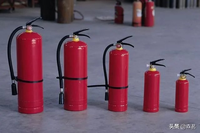 消防通道被私家车霸占，湛江一家五口葬身火海，你有何看法？