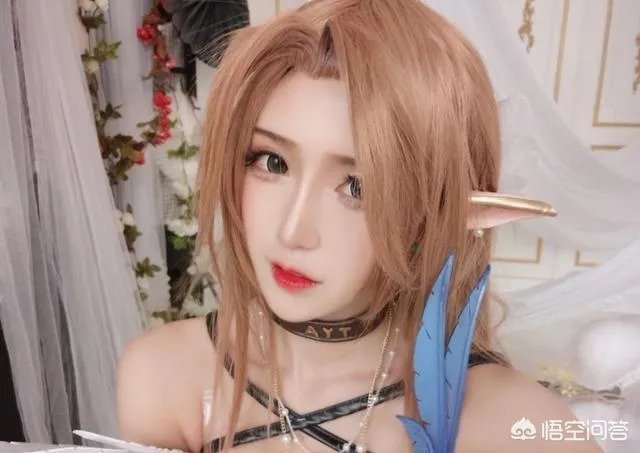 腐团儿露白色内裤