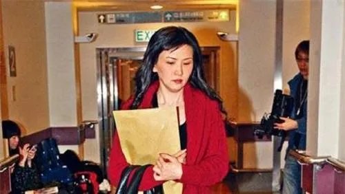 她隐忍小三43年，熬到丈夫去世独得70亿家产，小三是什么结局？