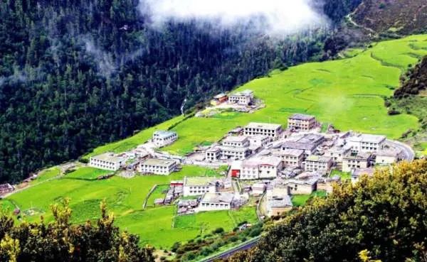 稻城亚丁为何会火爆全网，真的如同介绍所说的那么美？