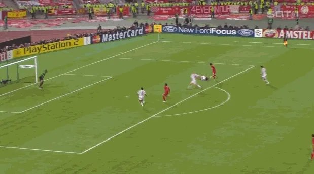 2005年欧冠决赛,上下半场比赛的反差为什么这么大?