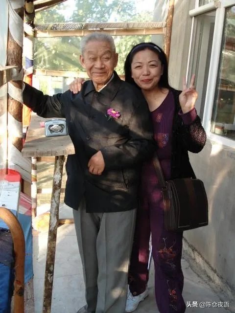 妻子回娘家照顾年迈的父亲，我却过起了单身生活，我该怎么办？