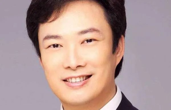 女有邓丽君,男有费玉清,为何说费玉清的音色是男版邓丽君?