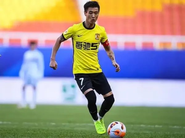 韦世豪与妻子举行婚礼，都来了哪些好友？