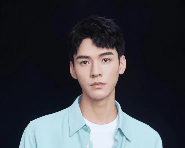 龚俊大学时的毕业照曝光，当时的他状态如何？