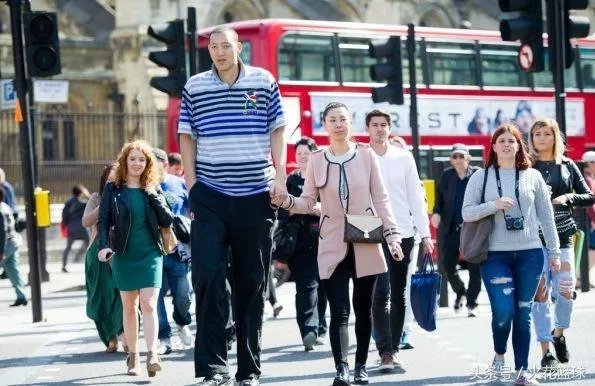 孙明明和姚明哪个高