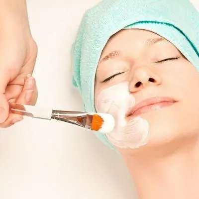 脸上最近长斑怎么回事