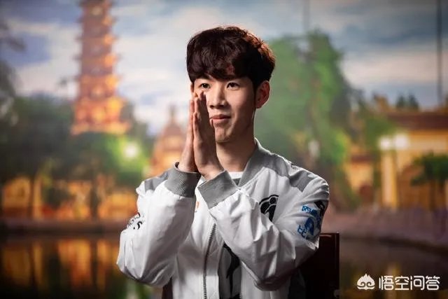 FPX击败IG晋级决赛，Theshy的发挥让人看不懂，天使有闪有大被秒。Theshy的发挥如何？