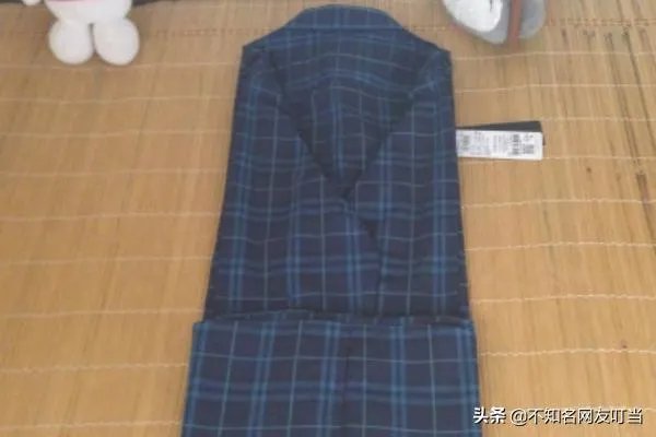 如何叠长袖的衣服？