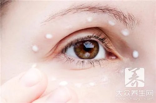  用什么可以去除黑眼圈