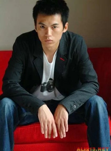 周迅谢霆锋恋情被爆 盘点周迅20年的8任男友