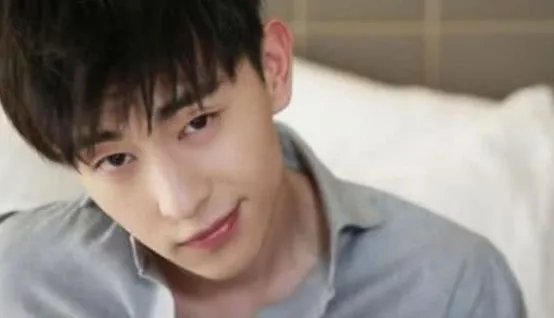 邓伦出生在什么样的家庭中？