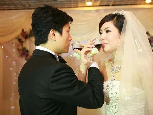 结婚典礼新郎父亲讲话稿  父亲幽默婚礼致辞怎么说