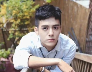 曾舜晞图片：杜天皓和曾舜晞两人什么关系长得好像