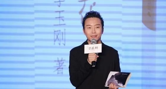 李玉刚被传出家是真的吗？