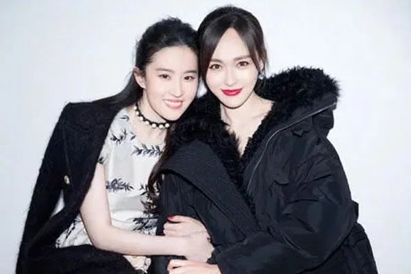 刘亦菲为唐嫣庆生，她们两人的关系如何？