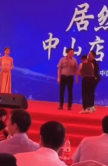 任达华3厘米刀伤图:有网友称是捅老板但捅错人了