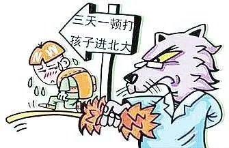 广东河源父亲当街暴打女儿扯头发扇耳光，父亲为何这么做？