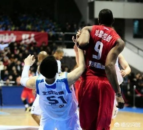 对着麦迪摇手指的吉喆，篮球实力如何？