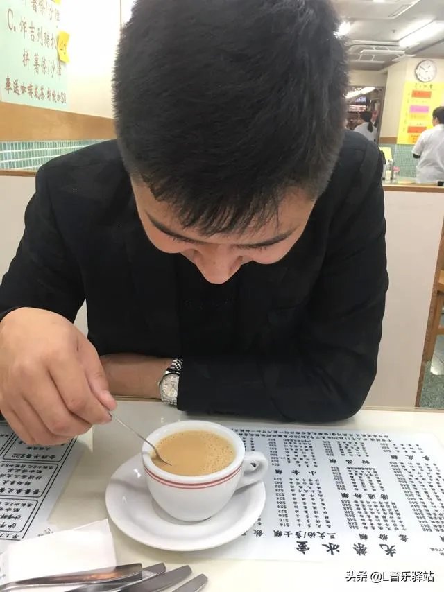 如何理解周华健经典歌曲《朋友》歌词的意思？