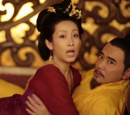 帝王怀孕肚腹挺起好憋