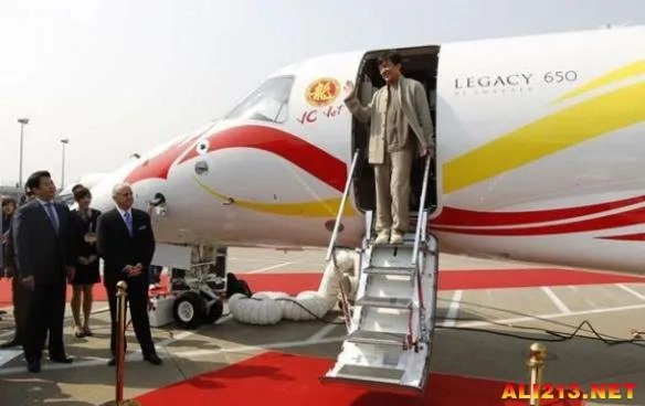 全球最昂贵的私人飞机竟然这么贵！中国成龙有一架！
