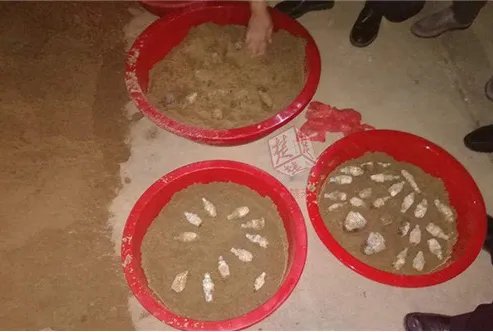 农民挖到百枚炮弹怎么回事