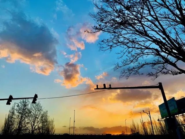 年内超千家银行网点关门意味着什么