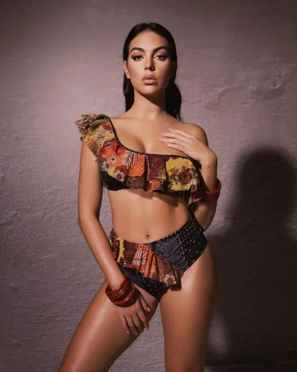 2022世足大嫂团第一人！C罗身边最辣的那道风景线！