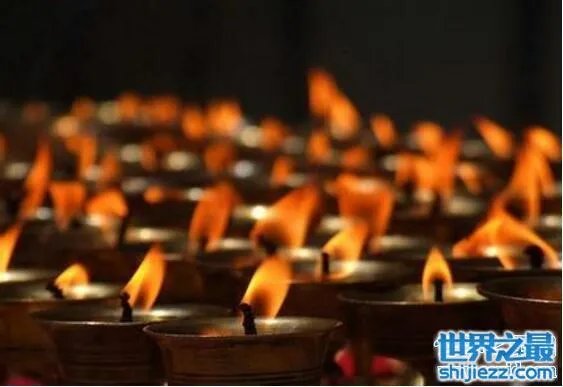 古代墓室长明灯的工作原理，其实是很简单的燃烧原理 