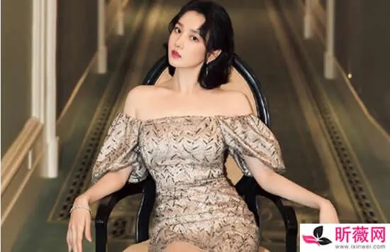 陈小纭多少岁胸有多大 陈小纭性感低胸装展现好身材