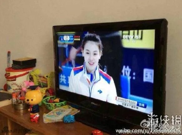 95后冰壶美女选手走红 蛾眉微皱表情私房照惹人怜爱