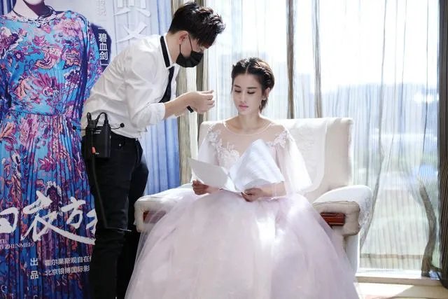 收获章子怡式害怕的黄圣依和章子怡两代花旦为何活出了不同人生?