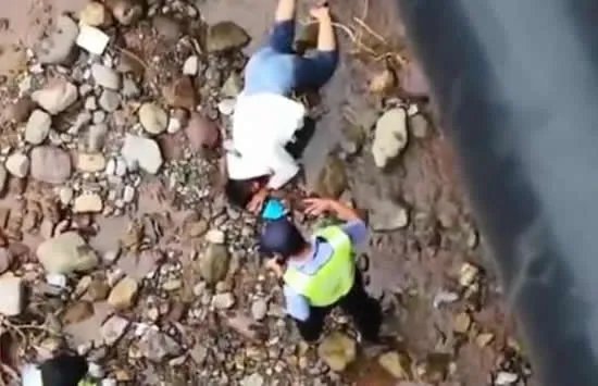 男子离婚途中将妻子扔下桥 离婚冷静期真的有必要吗