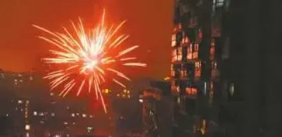 上海将恢复小区出入，市民放烟花庆祝，恢复后各区域是否又开始堵车模式？