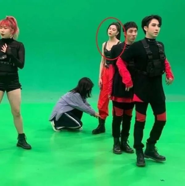 宋妍霏分手当日片场状态怎么样？