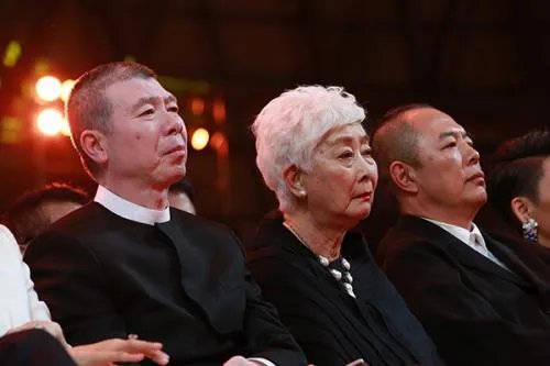 冯小刚的脸怎么了?