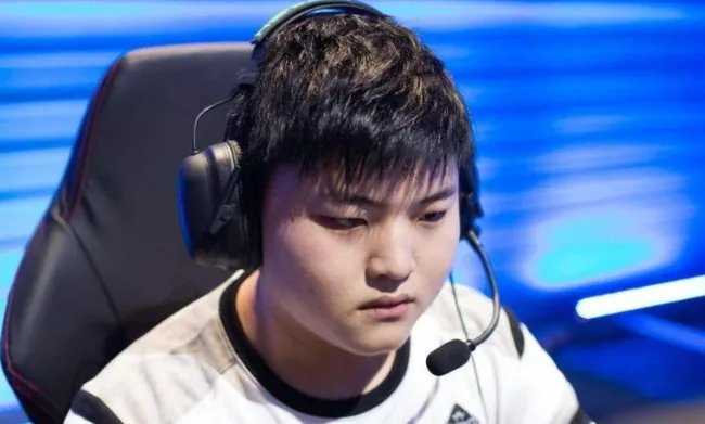 英雄联盟uzi加入omg打什么位置?