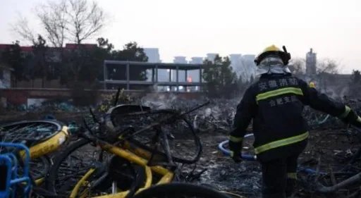 安徽合肥一共享单车堆放点发生火灾,现场情况如何?