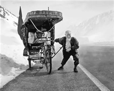 为什么说“三轮老人”不幸离世事件中的“三轮老人”为“中国阿甘”?