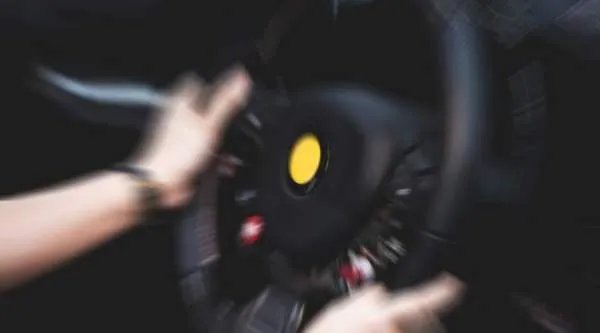 驾驶证到期后多少时间内必须换证？