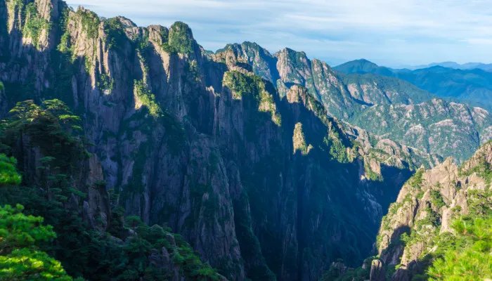 枯松倒挂倚绝壁的上一句是什么