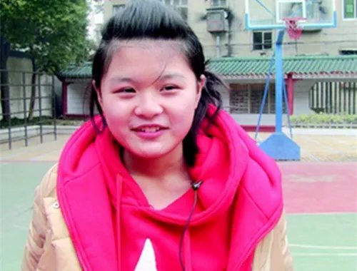 变形计李耐阅整容近况曝光 微博上传血照求死引争议